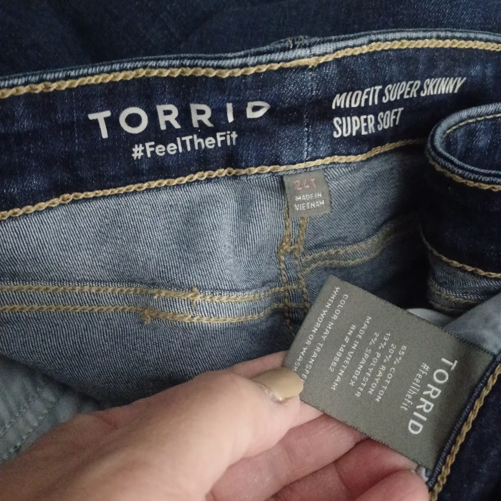 Torrid Skinny Cropped Jeans Plus Sz 24